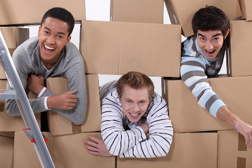 Professional movers navigating access challenges in Putney
